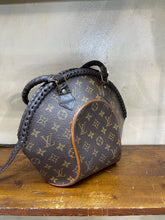 Load image into Gallery viewer, The Ellipse Vintage LV