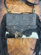 Load image into Gallery viewer, Classic Victoria Crossbody