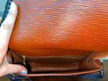 Load image into Gallery viewer, Epi Leather Saint Cloud GM