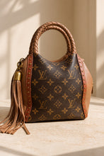 Load image into Gallery viewer, Daphne with LV