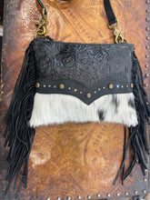 Load image into Gallery viewer, Classic Victoria Crossbody