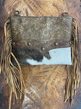 Load image into Gallery viewer, Classic Victoria Crossbody