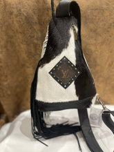Load image into Gallery viewer, AMORE Sling Bag