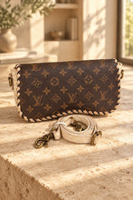 Load image into Gallery viewer, Gina (Embossed Floral / Smooth Leather)