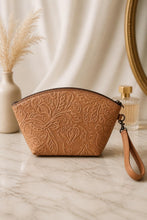 Load image into Gallery viewer, Jet Set Medium Leather Travel Kit / Cosmetic bag