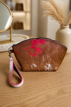 Load image into Gallery viewer, Jet Set Medium Leather Travel Kit / Cosmetic bag