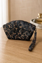 Load image into Gallery viewer, Jet Set Medium Leather Travel Kit / Cosmetic bag