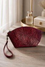 Load image into Gallery viewer, Jet Set Medium Leather Travel Kit / Cosmetic bag