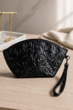 Load image into Gallery viewer, Jet Set Medium Leather Travel Kit / Cosmetic bag