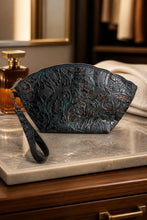 Load image into Gallery viewer, Jet Set Medium Leather Travel Kit / Cosmetic bag