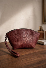 Load image into Gallery viewer, Jet Set Medium Leather Travel Kit / Cosmetic bag