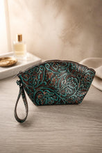 Load image into Gallery viewer, Jet Set Medium Leather Travel Kit / Cosmetic bag