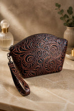 Load image into Gallery viewer, Jet Set Medium Leather Travel Kit / Cosmetic bag