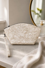 Load image into Gallery viewer, Jet Set Medium Leather Travel Kit / Cosmetic bag