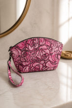 Load image into Gallery viewer, Jet Set Medium Leather Travel Kit / Cosmetic bag