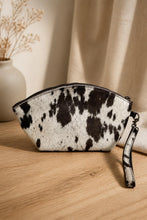 Load image into Gallery viewer, Jet Set Medium Leather Travel Kit / Cosmetic bag