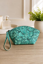Load image into Gallery viewer, Jet Set Medium Leather Travel Kit / Cosmetic bag