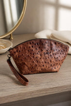 Load image into Gallery viewer, Jet Set Medium Leather Travel Kit / Cosmetic bag