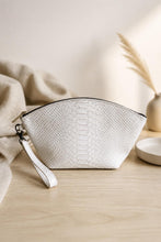 Load image into Gallery viewer, Jet Set Medium Leather Travel Kit / Cosmetic bag