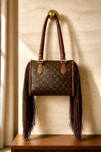 Load image into Gallery viewer, Original Popin Court LV style