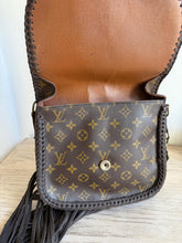 Load image into Gallery viewer, Vintage Saint Cloud large in Dark Brown leather
