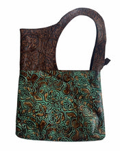 Load image into Gallery viewer, Tiffany Shoulder bag in Embossed Leather