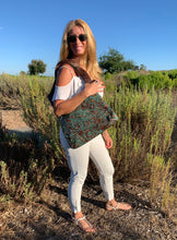 Load image into Gallery viewer, Tiffany Shoulder bag in Embossed Leather