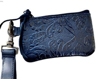 Load image into Gallery viewer, Coin and credit card cases in learher