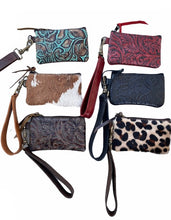 Load image into Gallery viewer, Coin and credit card cases in learher