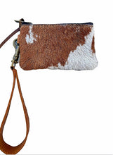 Load image into Gallery viewer, Coin and credit card cases in learher