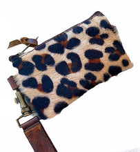 Load image into Gallery viewer, Coin and credit card cases in learher