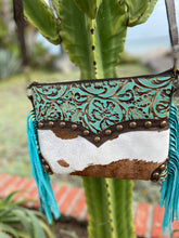 Load image into Gallery viewer, Victoria Crossbody Medium