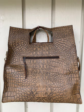 Load image into Gallery viewer, London Cowhide handbag