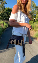 Load image into Gallery viewer, Cowhide Jirafa print crossbody/hipster