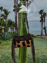 Load image into Gallery viewer, Cowhide Jirafa print crossbody/hipster