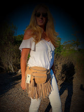 Load image into Gallery viewer, Tan Fanny Pack leather