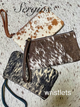 Load image into Gallery viewer, Wristlet made in cowhide
