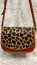 Load image into Gallery viewer, Santa Bárbara Saddle bag style with leopard cowhide