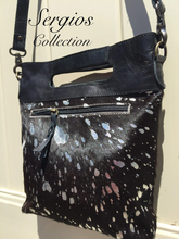 Load image into Gallery viewer, Leather bag ,Crossbody, Cowhide.Bucket style