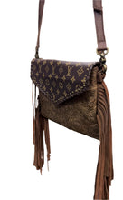 Load image into Gallery viewer, Giselle gorgeous Envelope style Crossbody