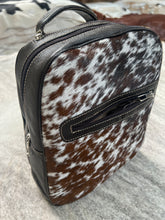 Load image into Gallery viewer, Cowhide backpack