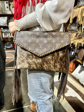 Load image into Gallery viewer, Giselle gorgeous Envelope style Crossbody Brindle Hide