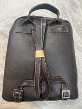 Load image into Gallery viewer, Cowhide backpack