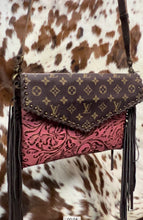 Load image into Gallery viewer, Envelope Rustic Embossed Pink