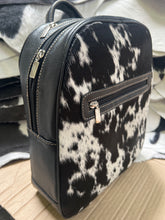Load image into Gallery viewer, Cowhide backpack