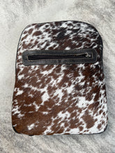 Load image into Gallery viewer, Cowhide backpack