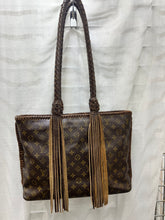 Load image into Gallery viewer, Louis Vuitton Luco Tote