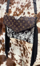 Load image into Gallery viewer, Envelope Speckled Hide