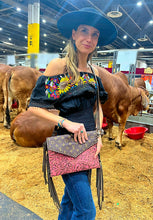 Load image into Gallery viewer, Envelope Rustic Embossed Pink