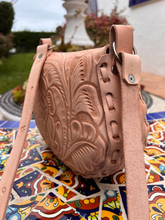 Load image into Gallery viewer, Hand tooled beauty all in natural vaqueta leather
